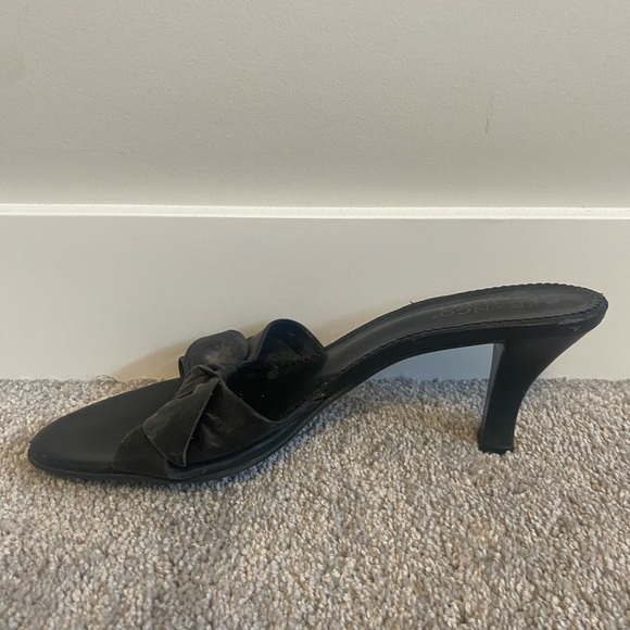 Black Decorative Bow Open Back Heels Size 9M - Picture 4 of 5